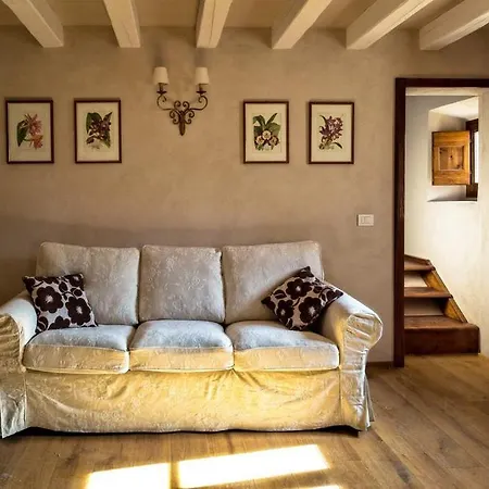 Terra Rossa Sleeps 12 Pool Air Con Wifi